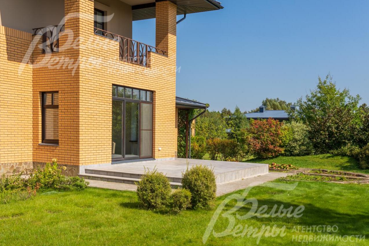 Открытая терраса с выходом из гостиной