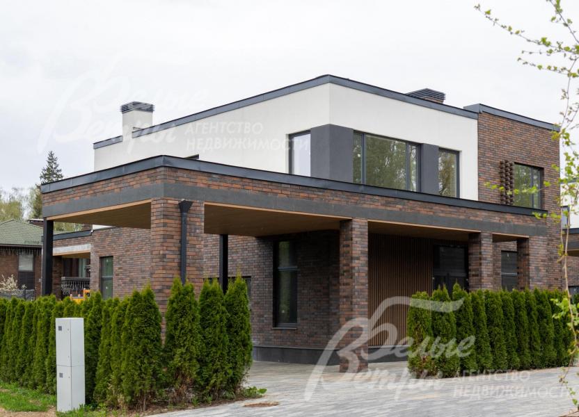 Новый дом в духе трендовой современной архитектуры