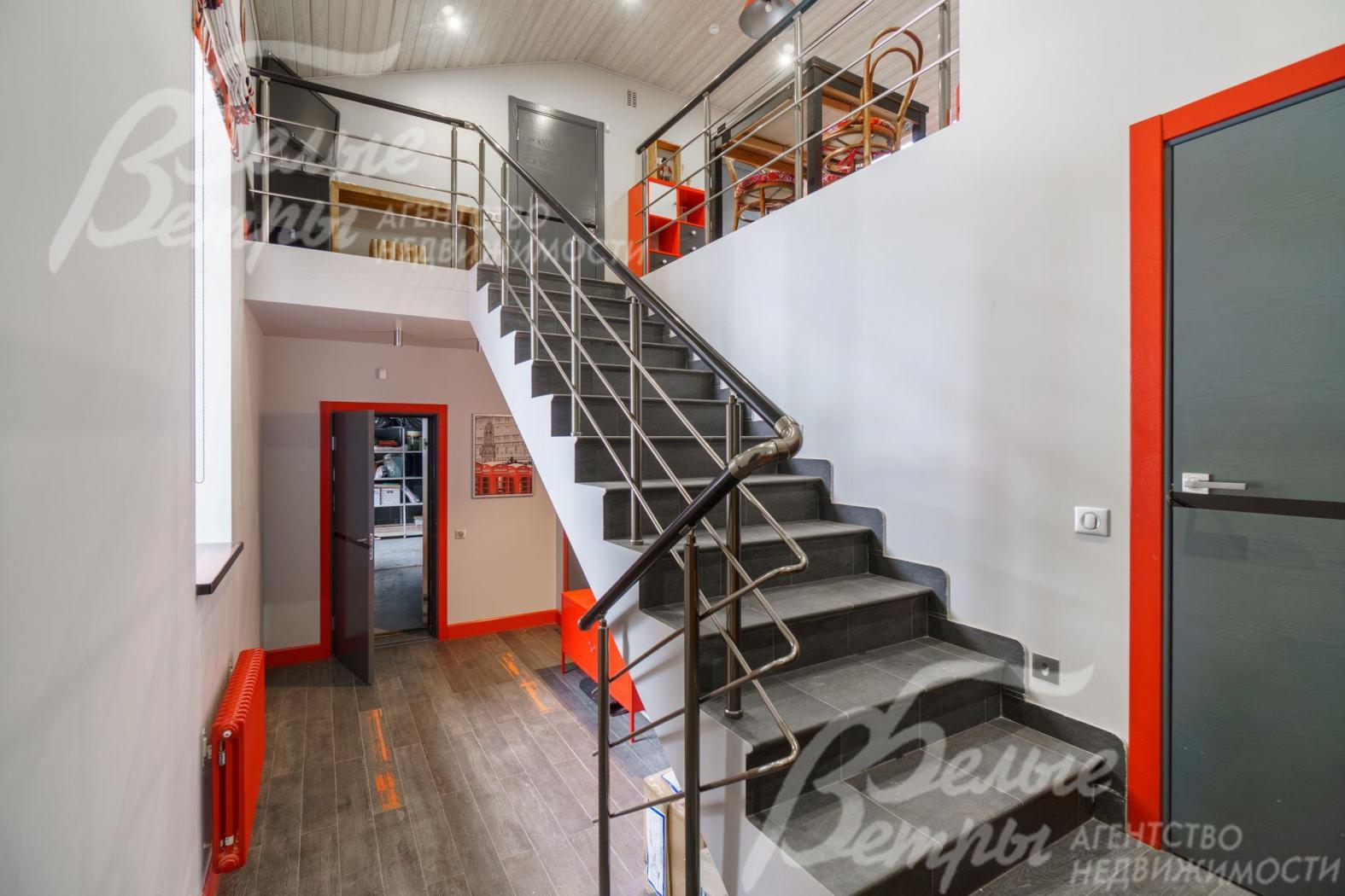 Гостевой блок, сообщающийся с основным домом. 