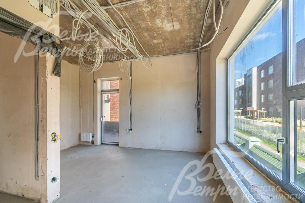 В гостиной и спальнях панорамное остекление.