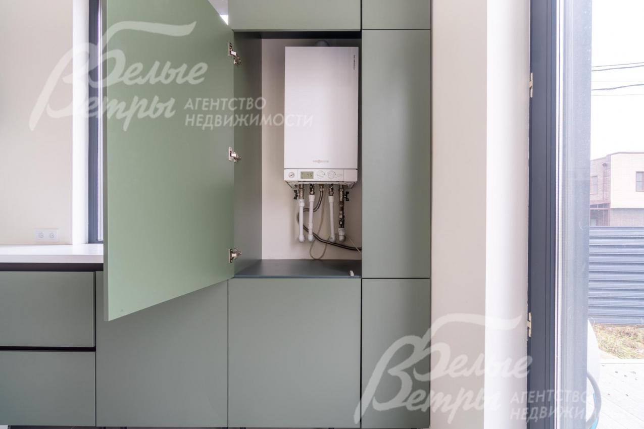 На кухне установлен настенный отопительный котёл Buderus мощностью 24 кВ