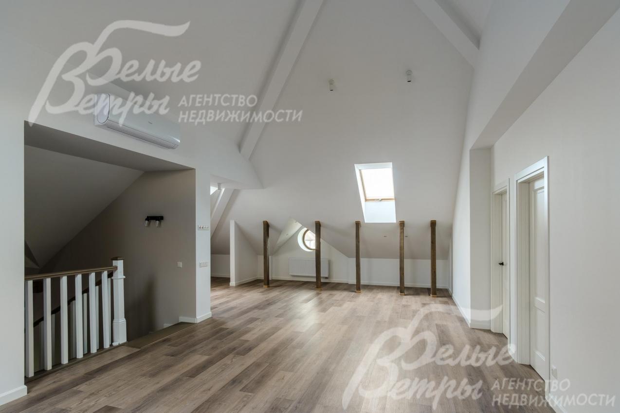 Холл мансардного этажа