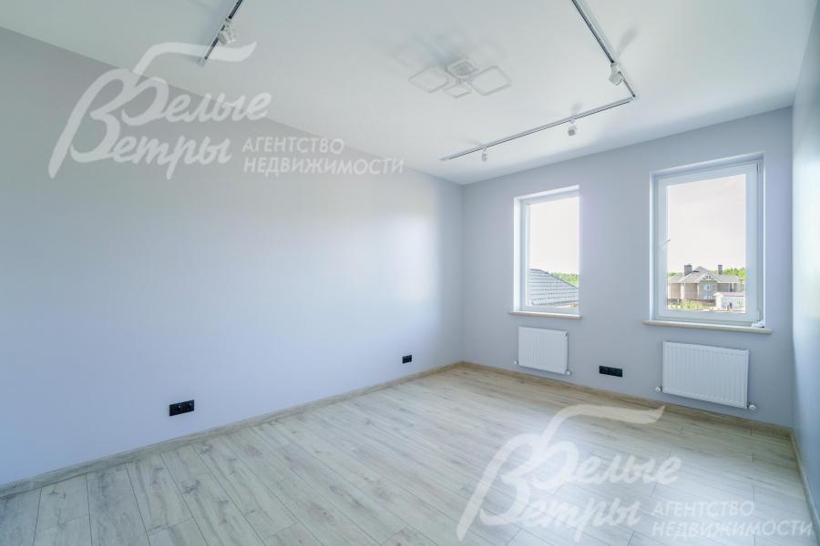 На полу ламинат