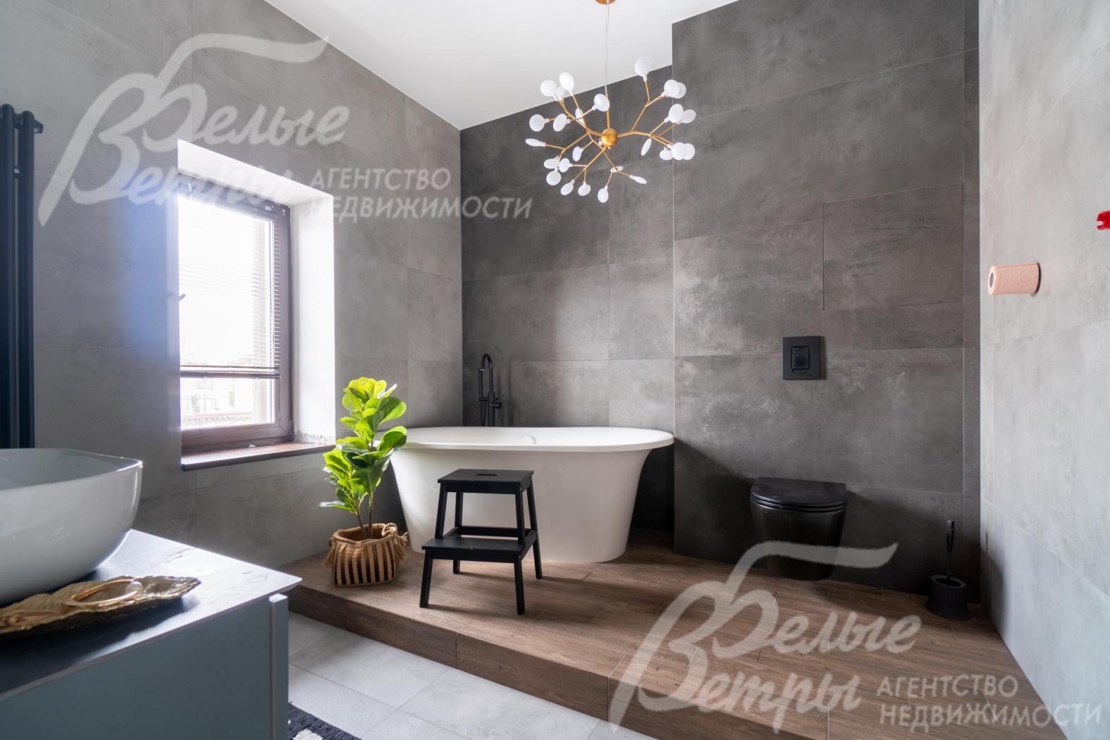 В санузел установлена дорогостоящая сантехника, тёплые полы