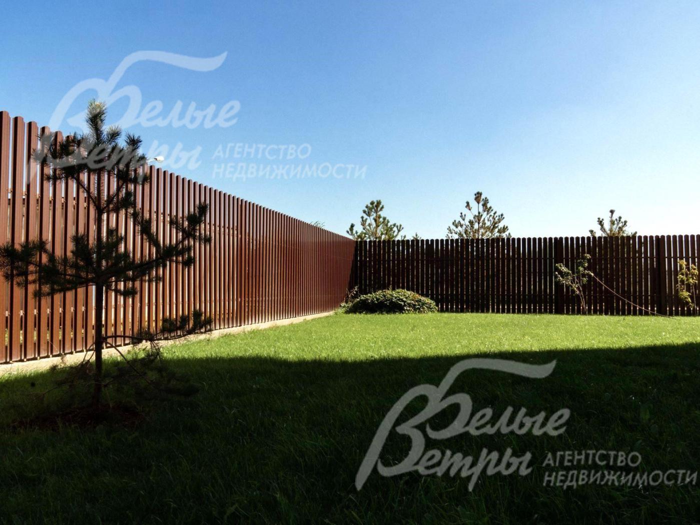 Ухоженный участок с газоном