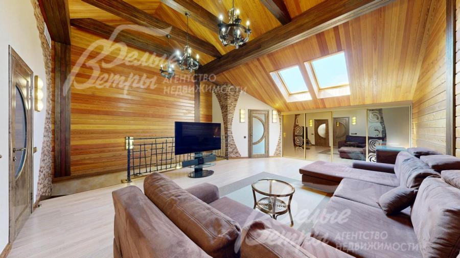 Мансарда отделана деревом