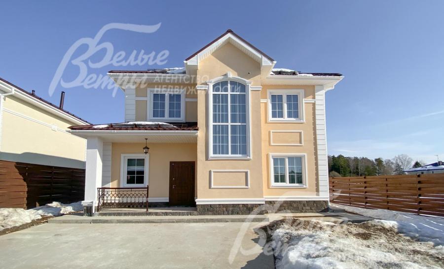 Дом отделан фасадной штукатуркой Henkel - Ceresit + окраска