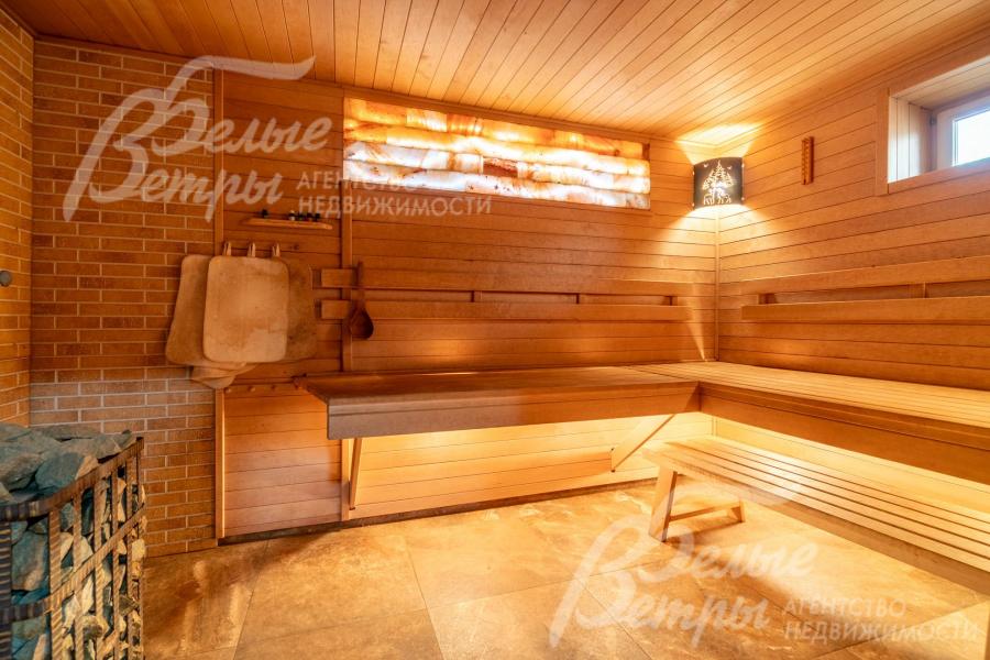 Парная с гималайской стеной