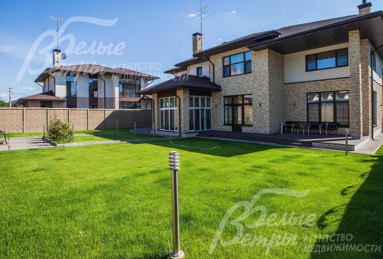 Дом в аренду на участке площадью 15 соток в коттеджном поселке Рассудово