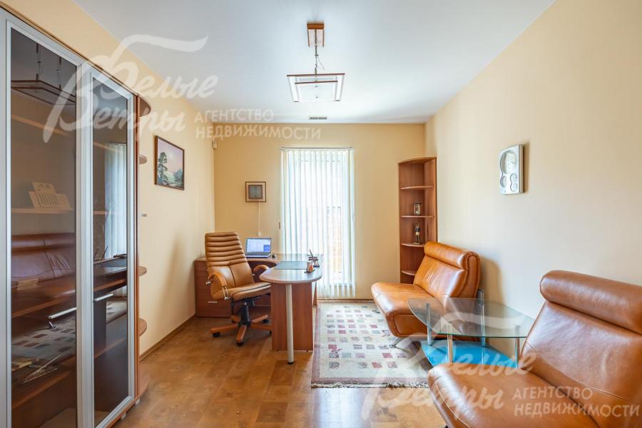 Кабинет на 1-ом этаже