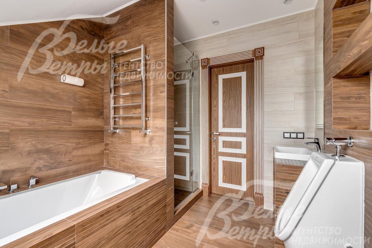Санузел с ванной и душевой на 2-ом этаже
