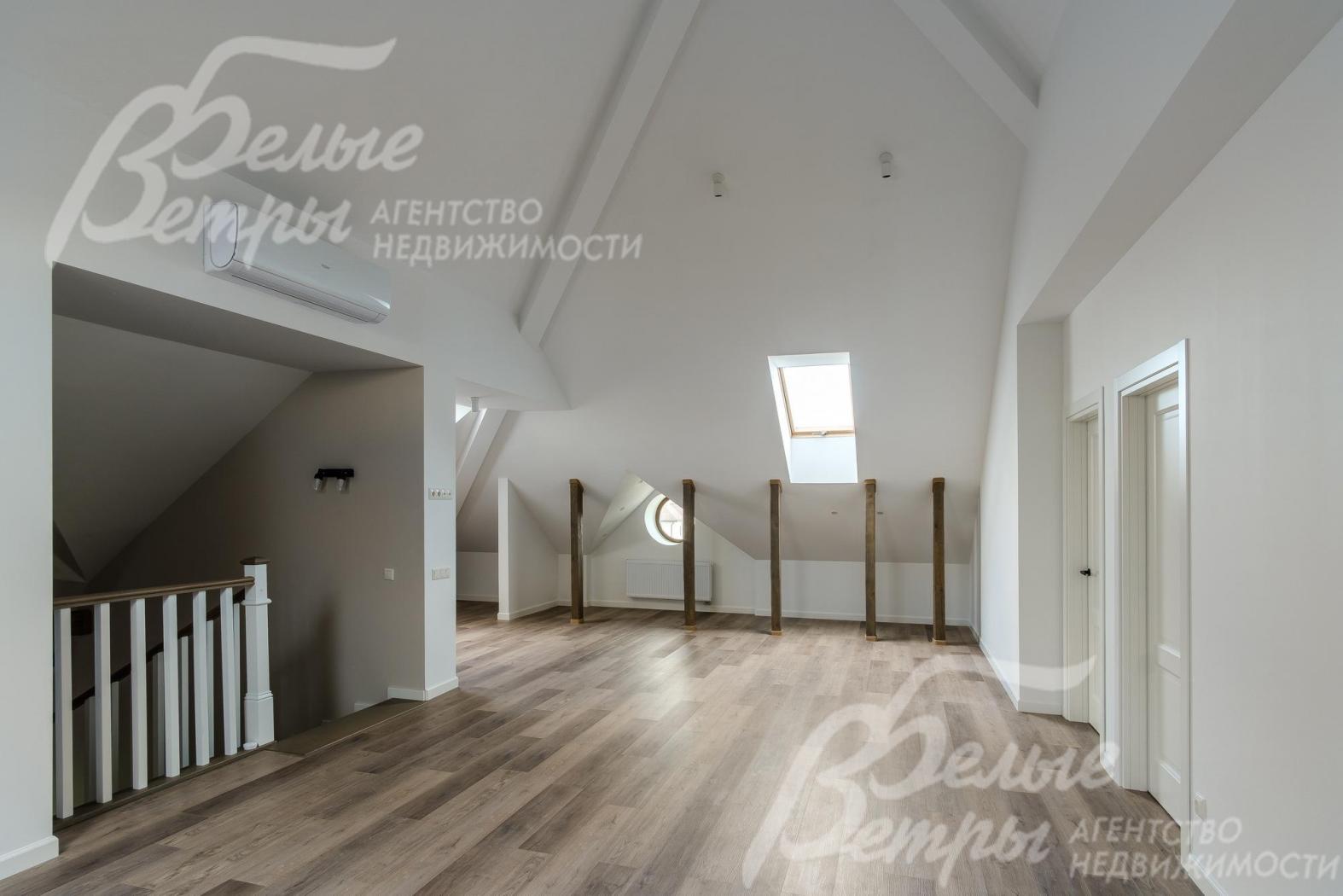 Холл мансардного этажа