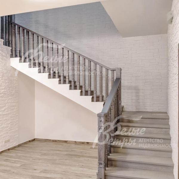 Лестница на монолитном ж/б каркасе шириной 1.05 м 