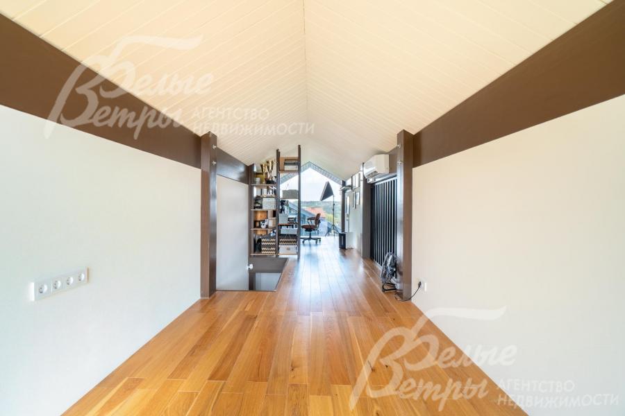 На мансардном этаже - функциональное помещение свободного назначения