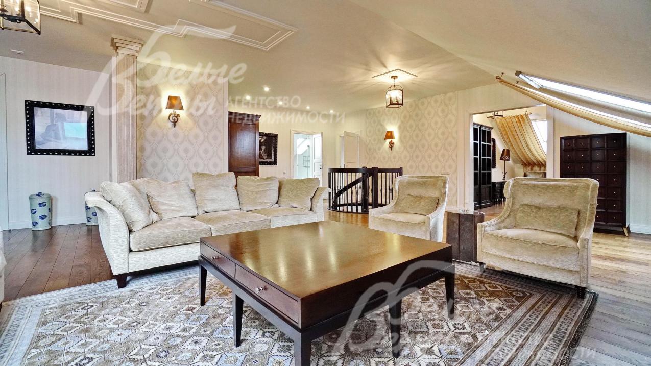 Гостиная 103 кв.м на мансардном этаже