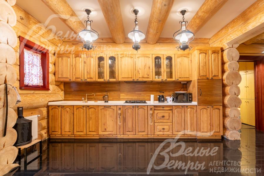 Кухонный гарнитур из массива сосны (Белоруссия), выполненный на заказ