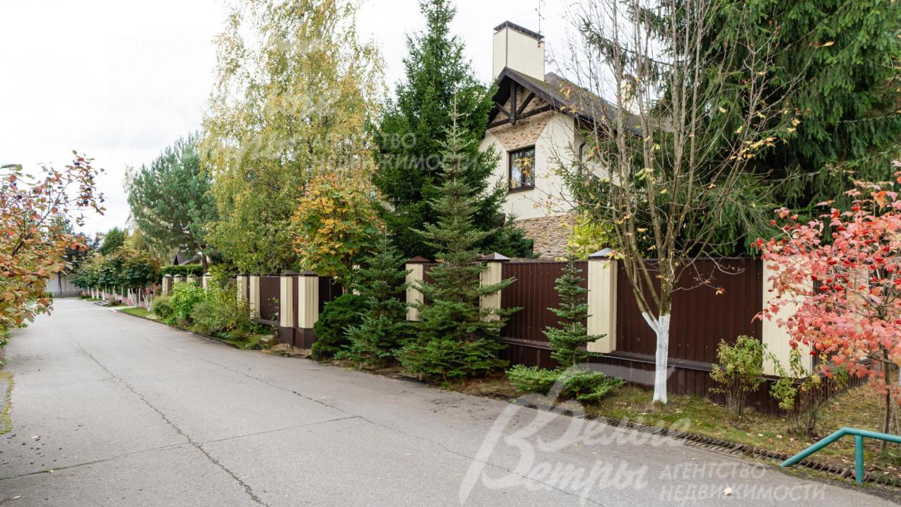 Дома в едином стиле в поселке Власово