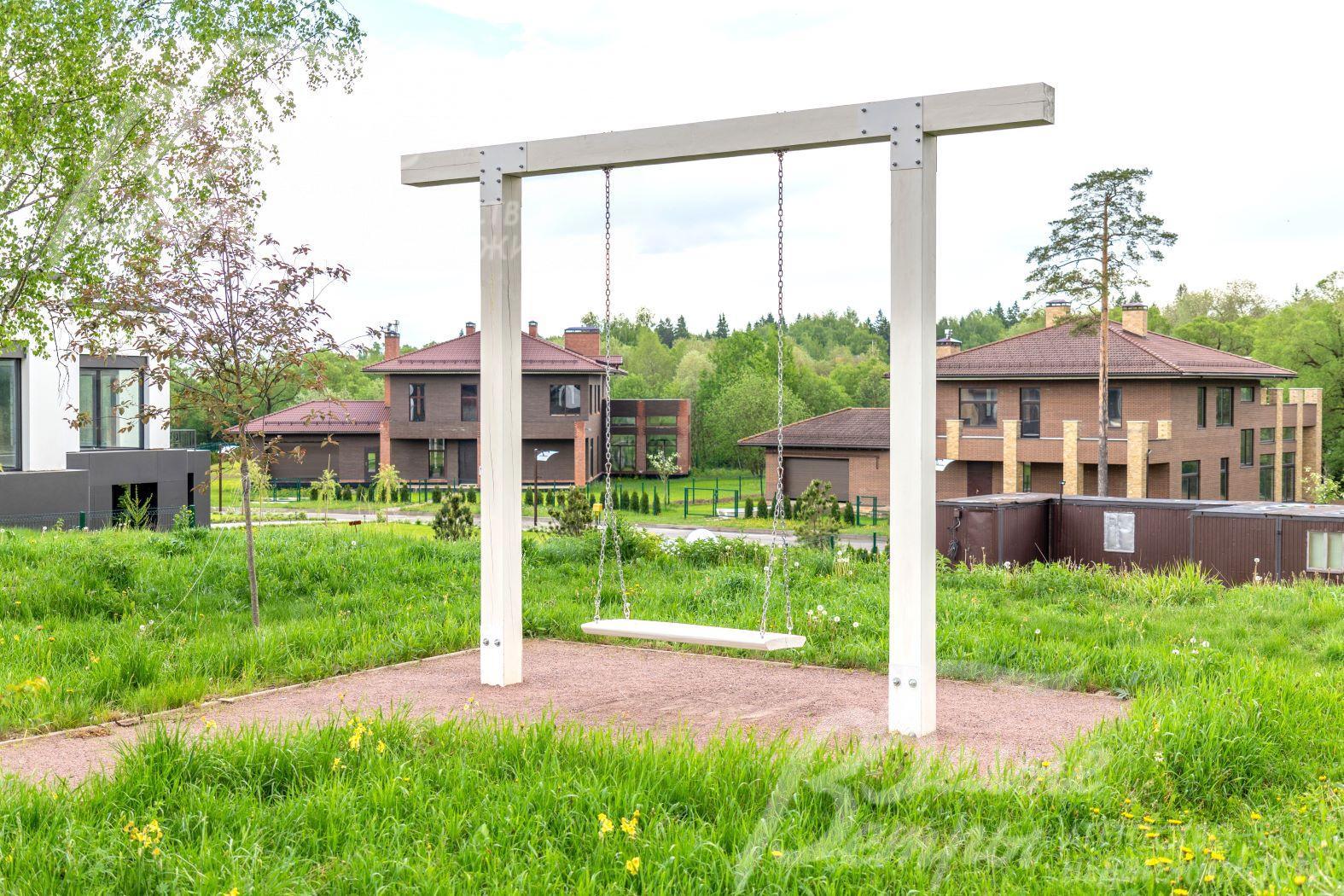 Зона отдыха на территории поселка