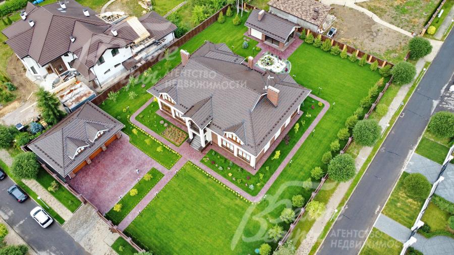 Участок с ландшафтным дизайном