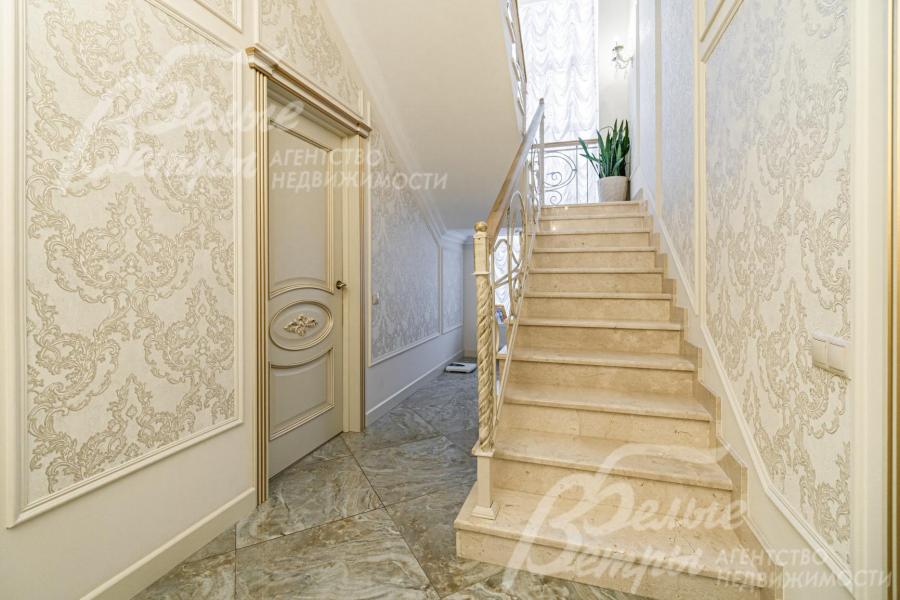 Лестница монолит ж/б, ступени мраморные