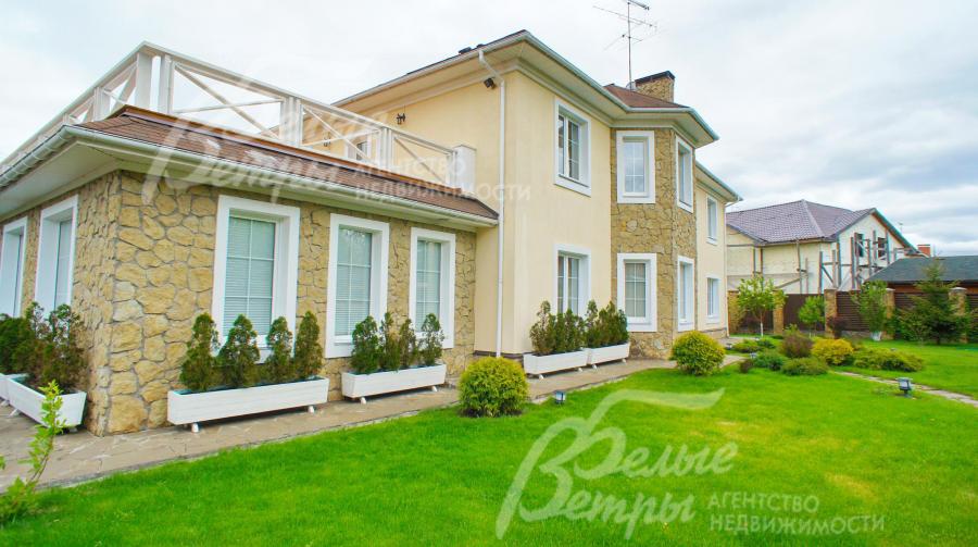 Облицовка дом: цоколь дикий камень, эркеры и пристройка с бассейном дикий камень, остальные части декоративная штукатурка.