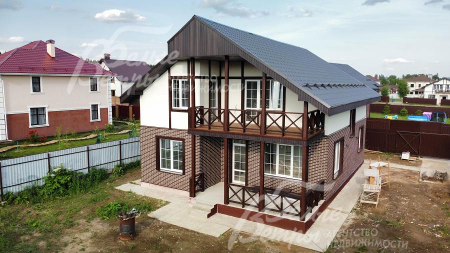 Дом 240 кв.м в поселке Лужайкино