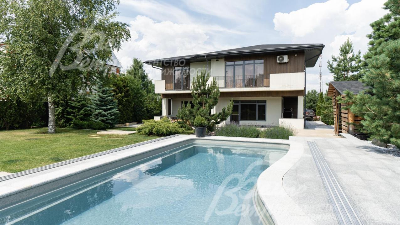 Дом под ключ с бассейном на участке площадью 15 соток в поселке Мартемьяново