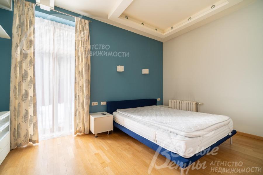 Спальня с выходом на участок в блоке для персонала