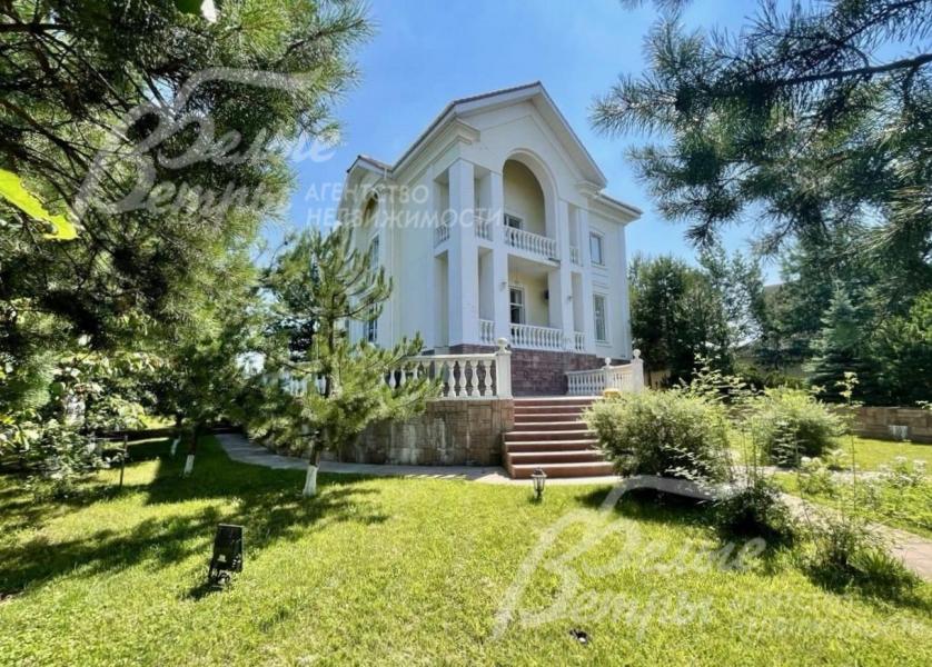 Кирпичный дом с мебелью в аренду на участке площадью 15 соток.