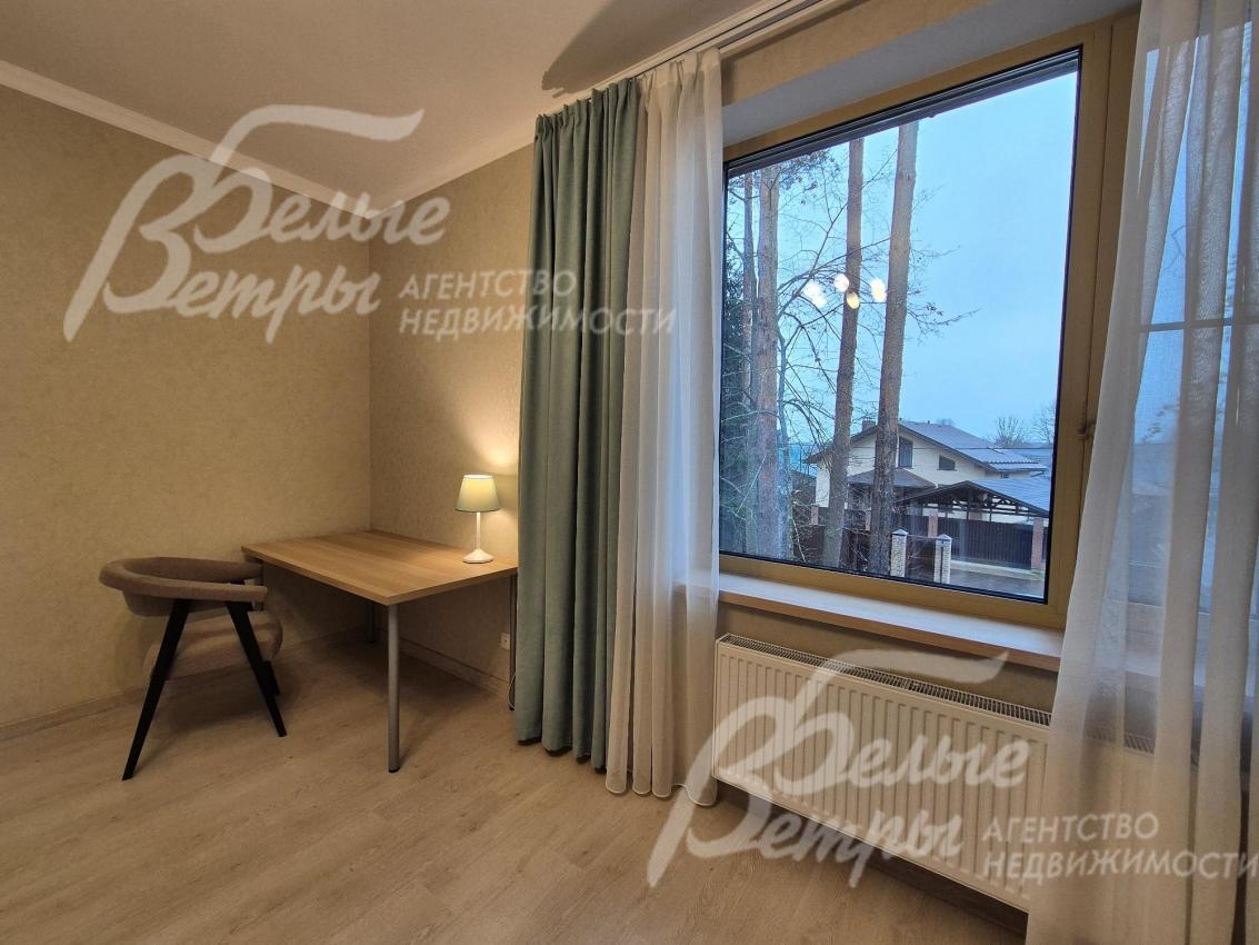 Рабочее место в спальне