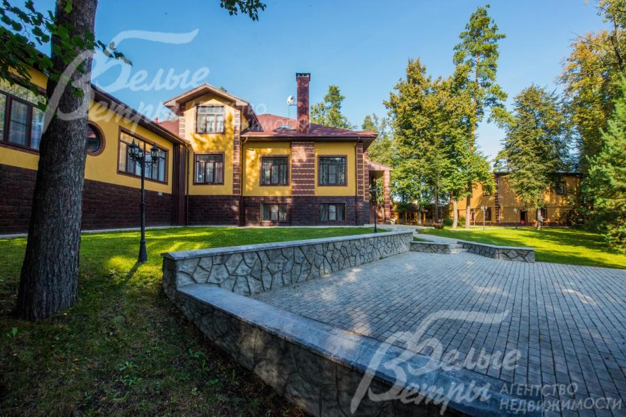 Парковка на 8 автомобилей