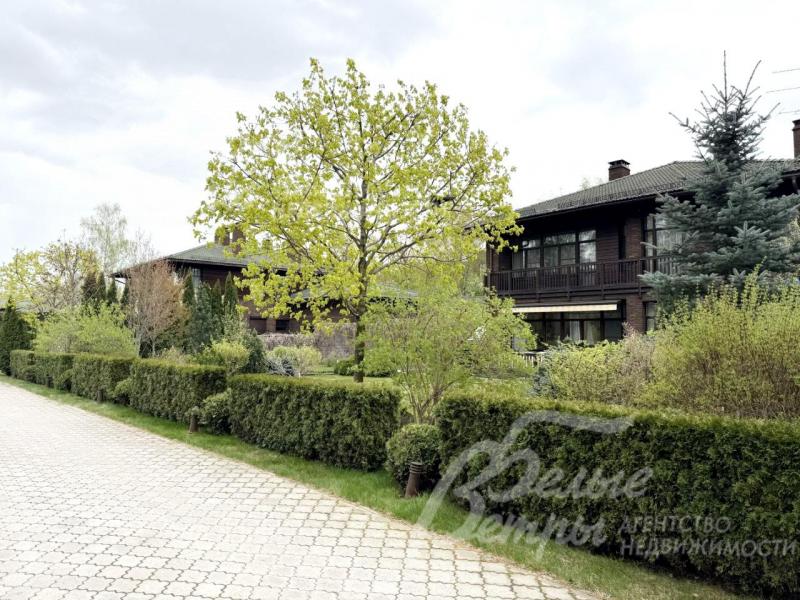 Дома в коттеджном поселке Чароит в Новой Москве