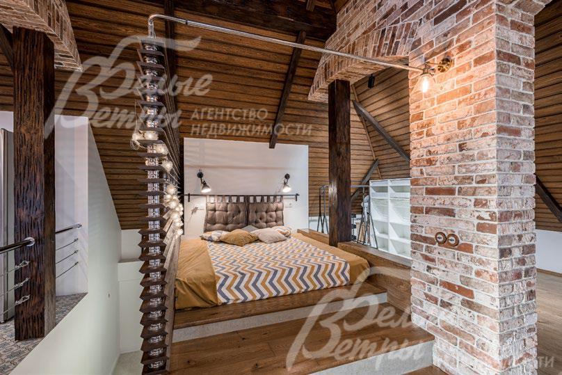 Студия на мансарде с гардеробной и
кладовой