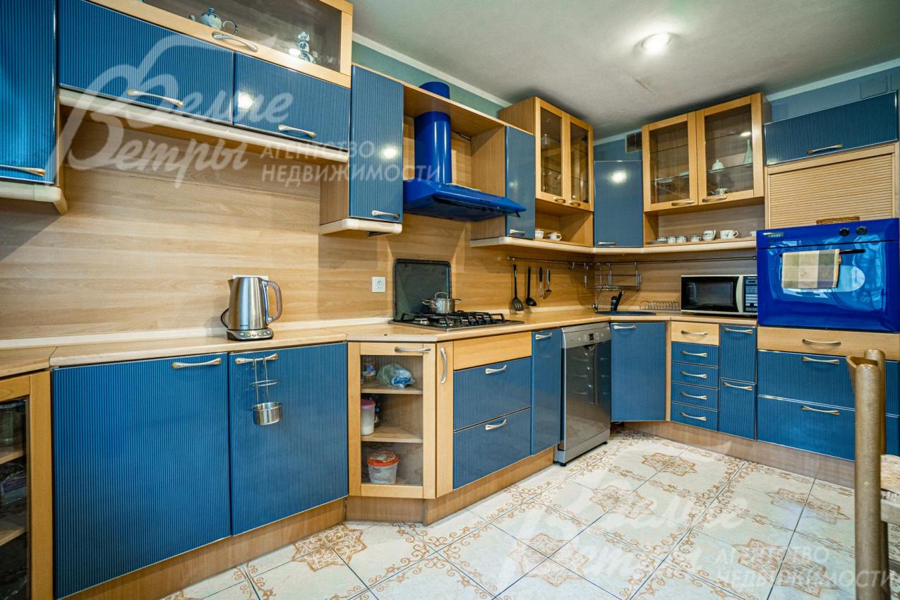 Кухонный гарнитур полностью оборудован всем необходимым