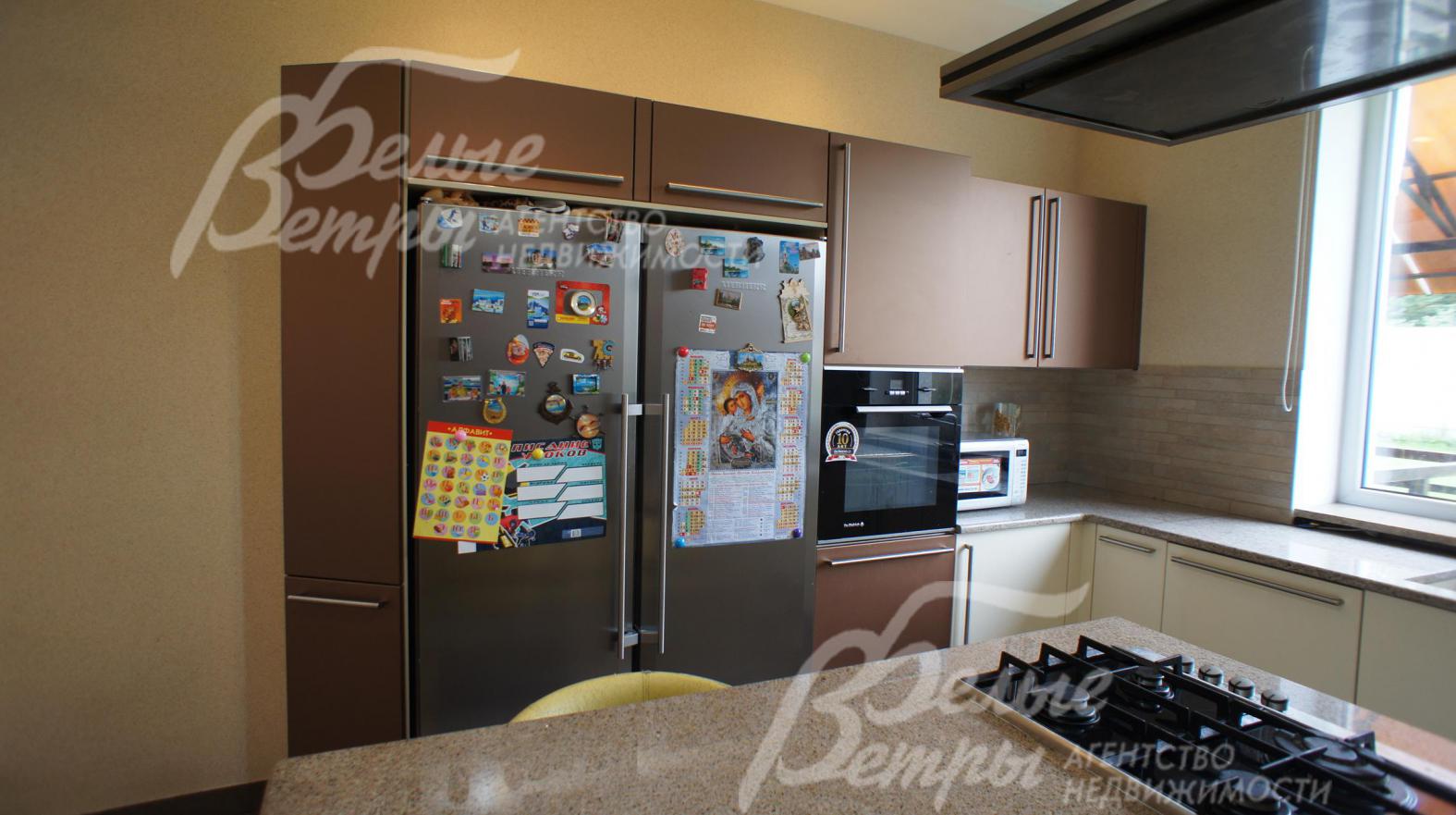 Холодильник Liebherr 2-х камерный, духовой шкаф и варочная панель De Dietrich