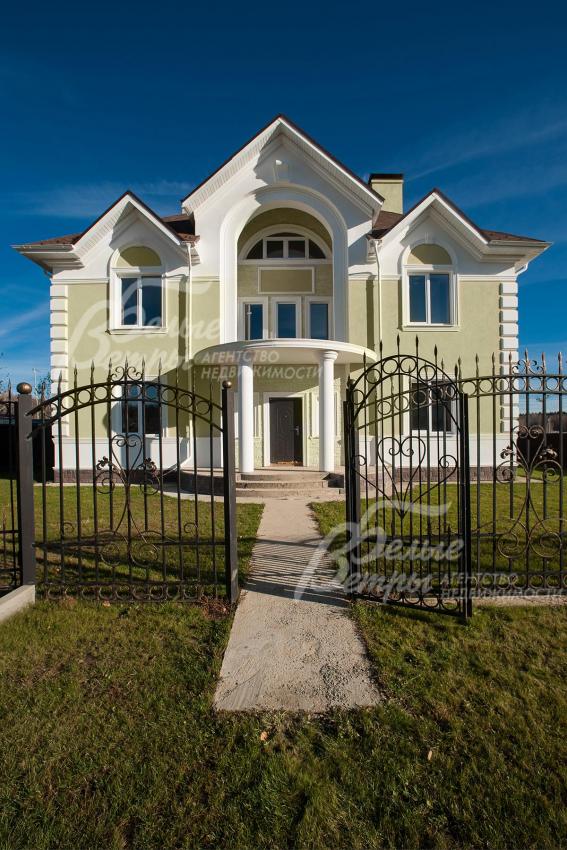 Кованое ограждение в едином стиле в поселке Усадьба Романцево