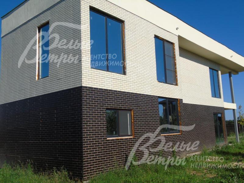 Дом отделан фасадными термопанелями и немецкой клинкерной плиткой