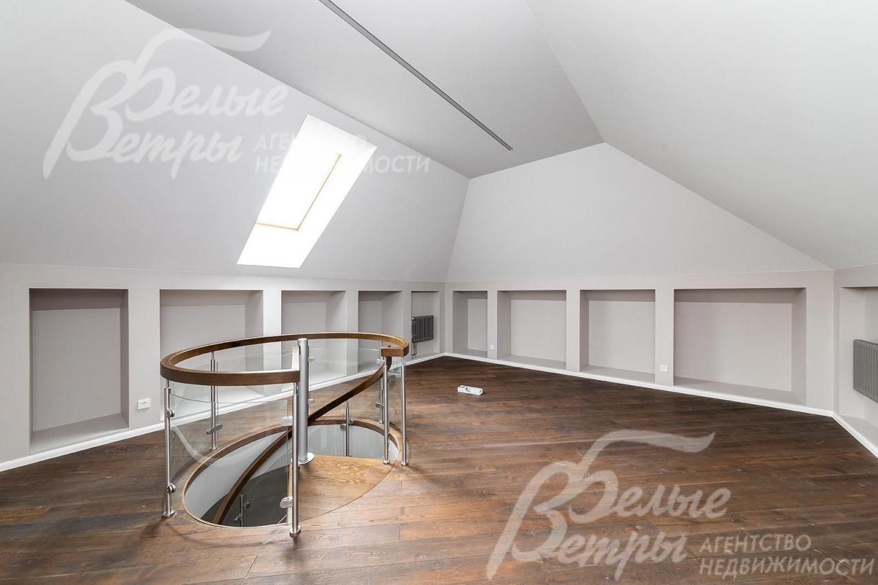 Гардеробная комната на мансардном этаже