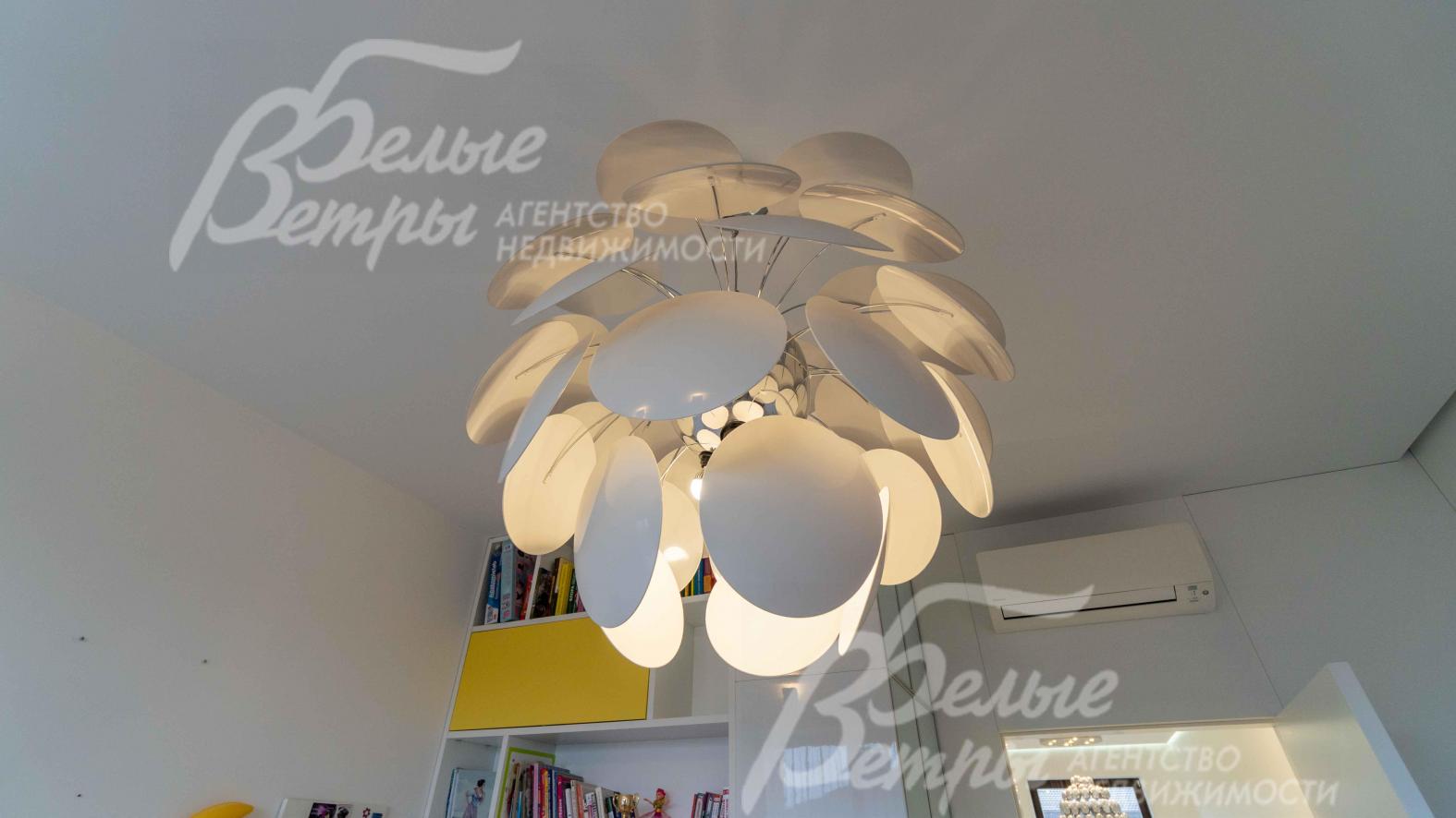 Люстра в детской спальне