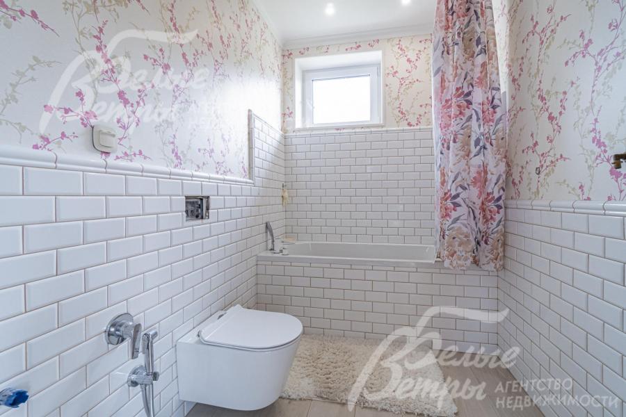 Санузел с ванной в спальне