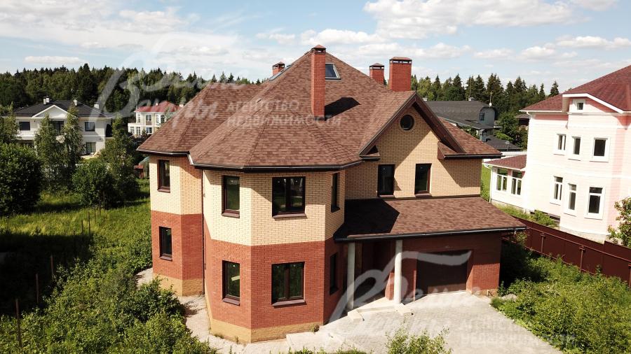 Кирпичный дом на участке площадью 15 соток в коттеджном поселке Новое Глаголево