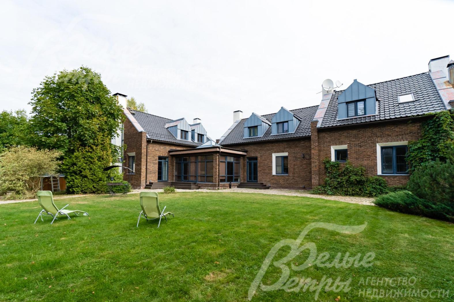 Коттедж в голландском стиле на лесном участке 20 соток