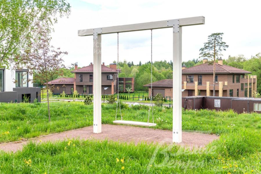 Зона отдыха на территории поселка