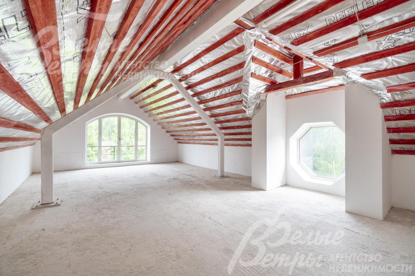 Мансардный этаж с окнами и потолками до 3,2 м