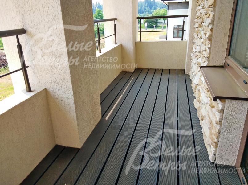 На террасе пол из лиственницы