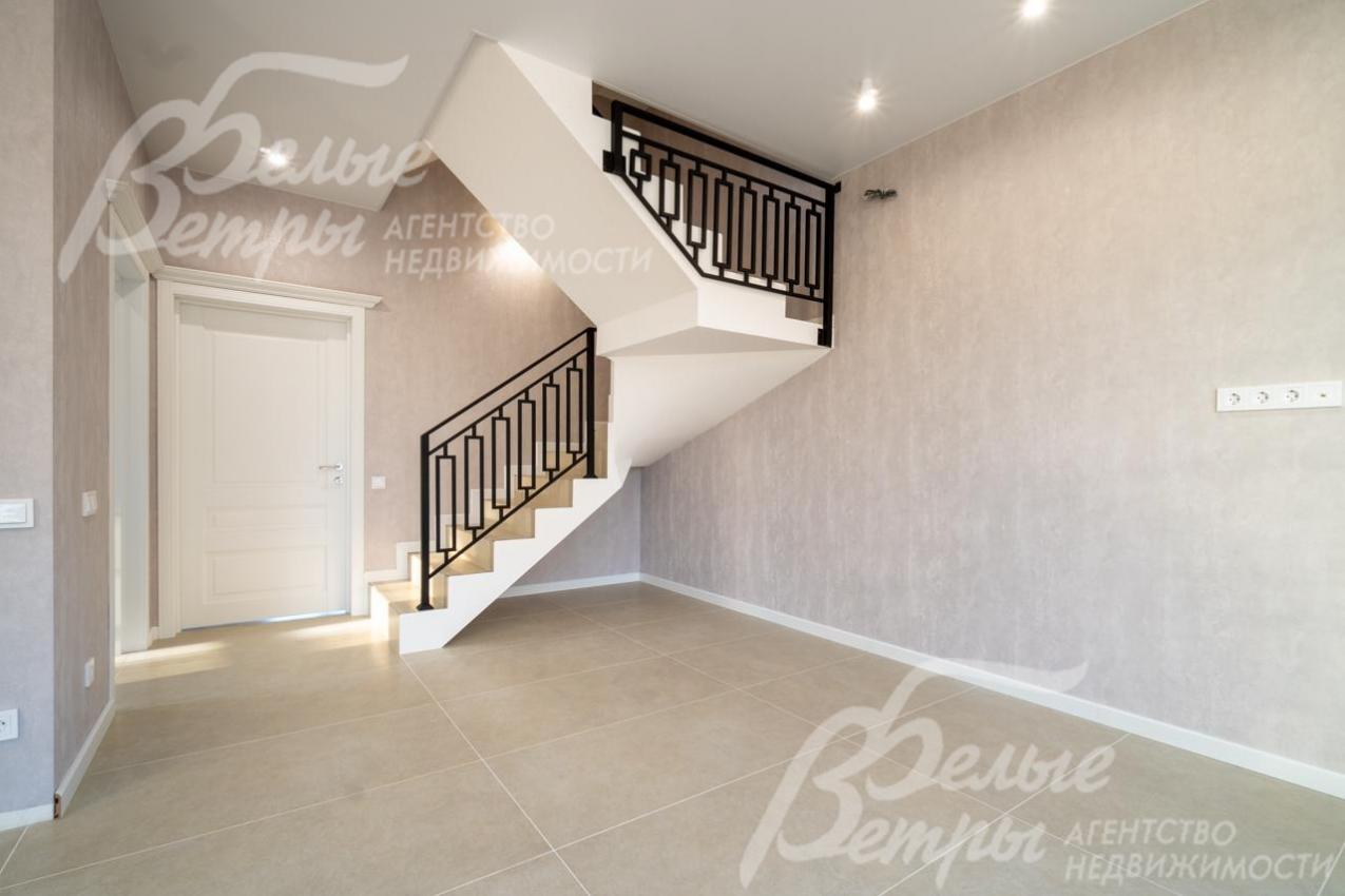 Лестница на монолитном основании, ширина 1 метр