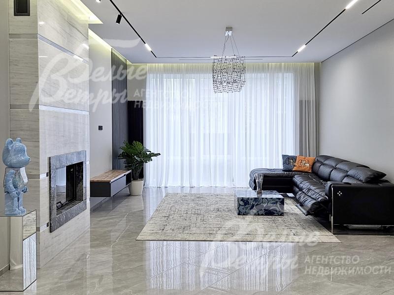 Зона гостиной. В доме выполнен дизайнерский ремонт под ключ