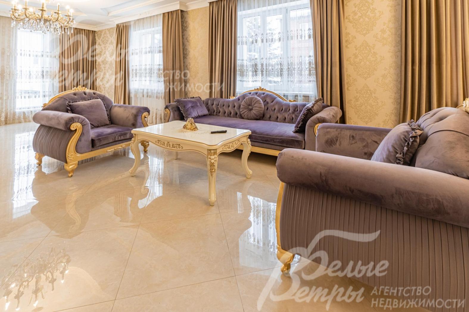 Дом с дорогой мебелью, выполненной на заказ