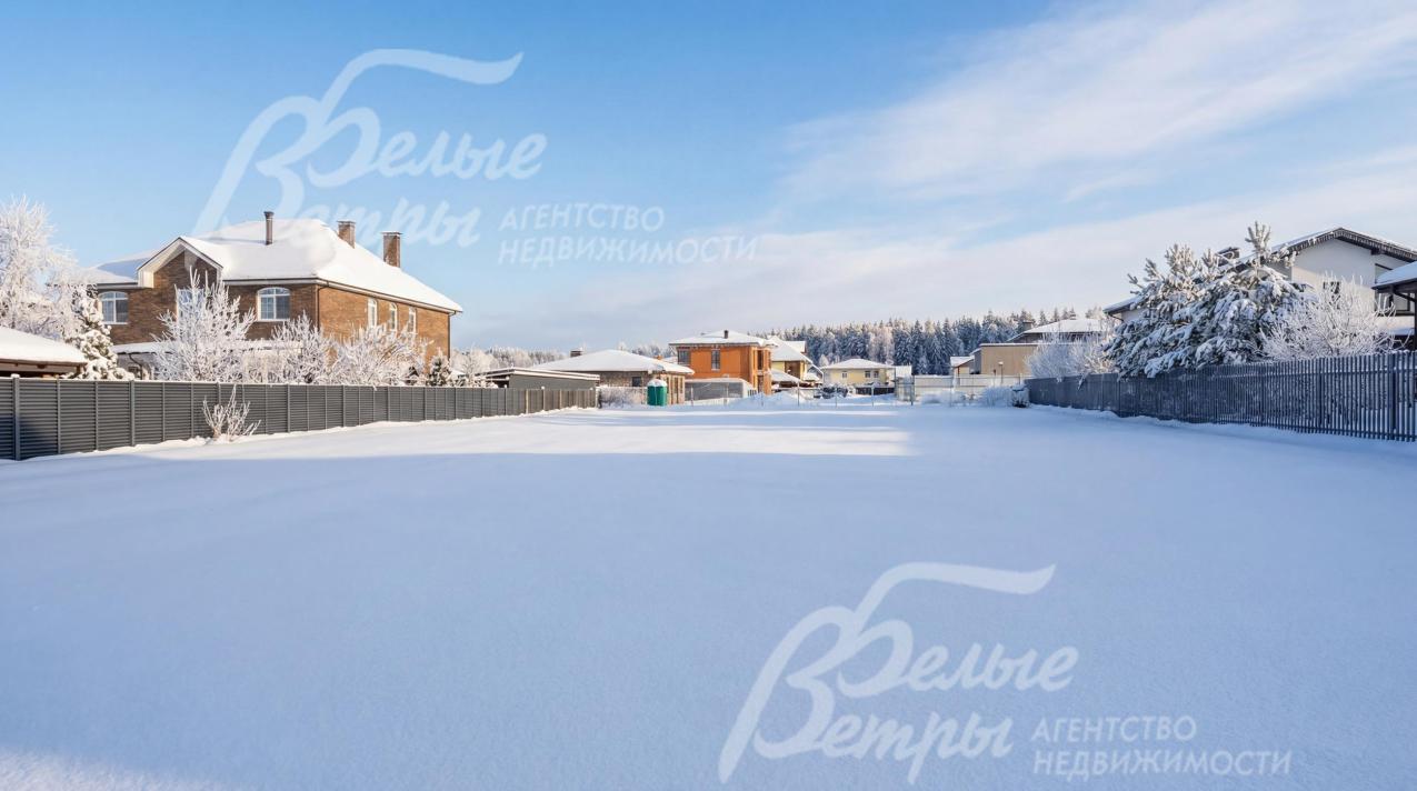 Все центральные коммуникации по границе участка