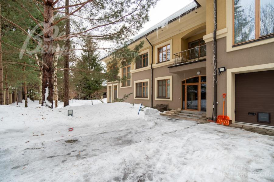 Дом на лесном участке, прилегающем к территории санатория